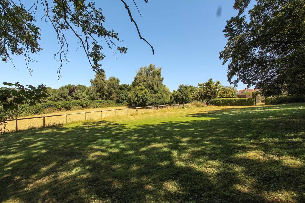 Property photo 3 of 32 Garden & Paddock A