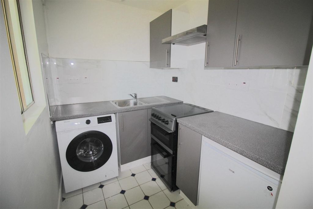 Property photo 2 of 4 Kitchen