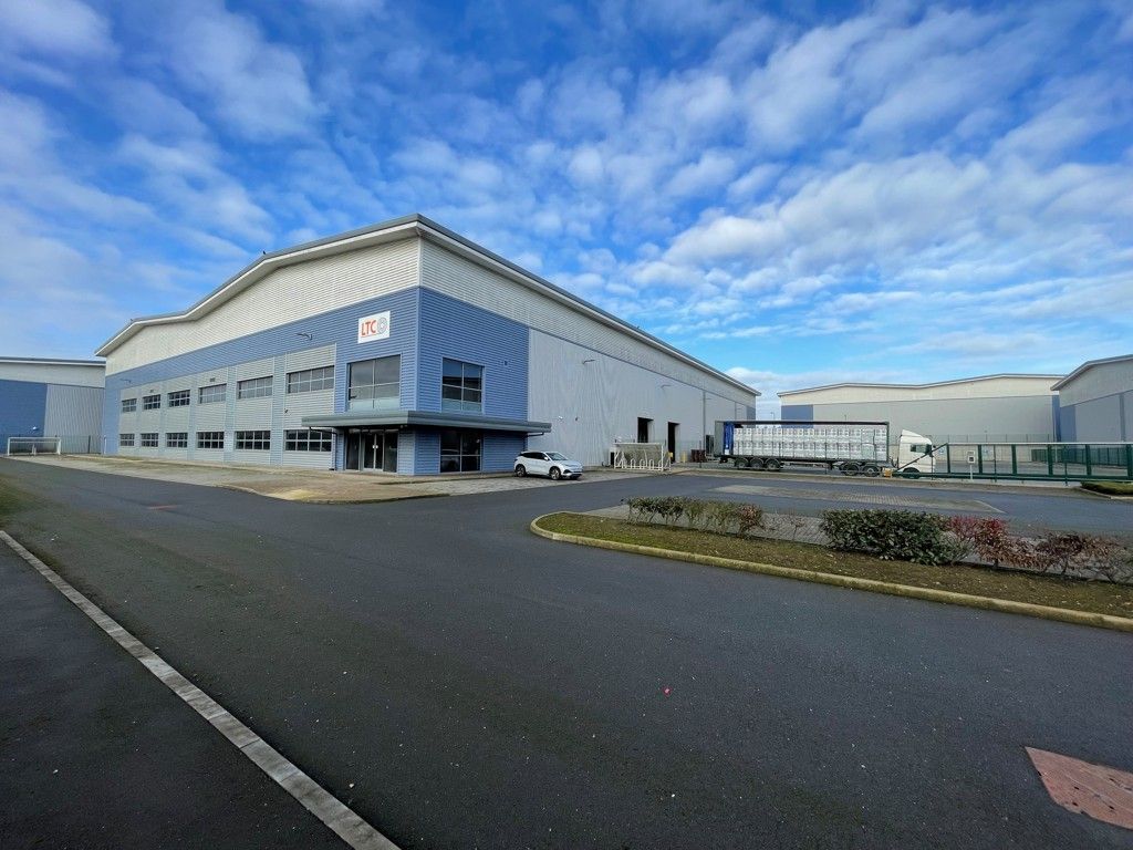 Property photo 1 of 10 Photo 4