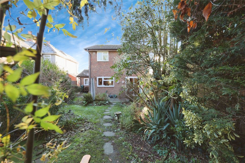 Property photo 2 of 18 Picture No. 16