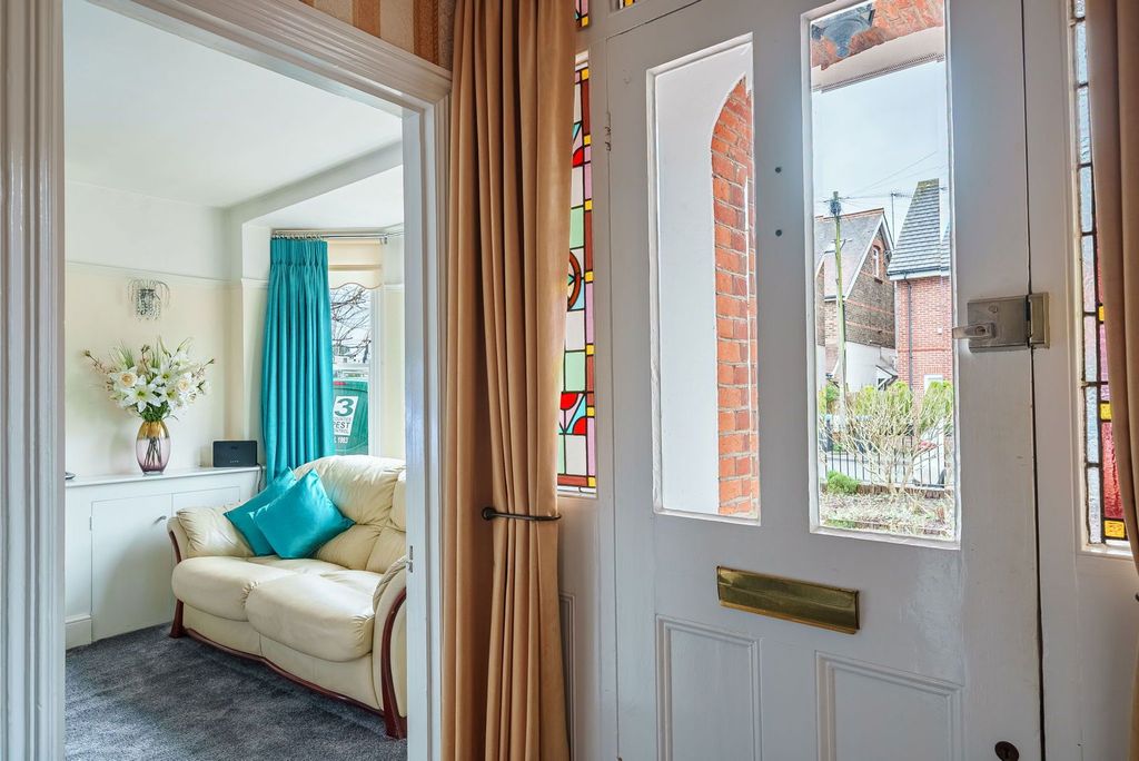 Property photo 3 of 28