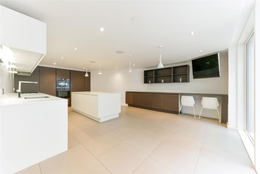 Property photo 3 of 24 St. Mary's Road, 23 (7).Jpg