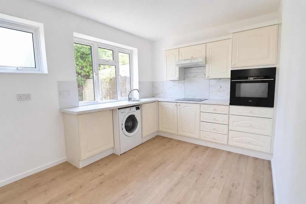 Property photo 3 of 13 1A83Ef01-438d-4Adb-8084-56Bf36132Eb3.Png