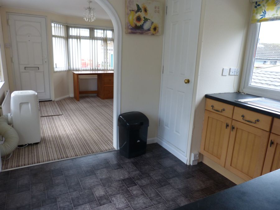 Property photo 3 of 13 Kitchen-Lounge