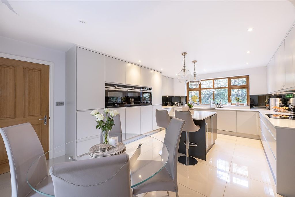 Property photo 2 of 12 Broad-Oaks-24.Jpg