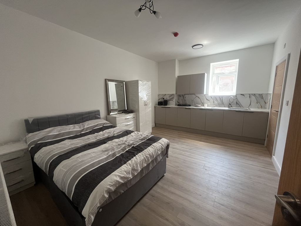 Property photo 1 of 8 1 Bed Room - Self Contained (Bills Inc)
