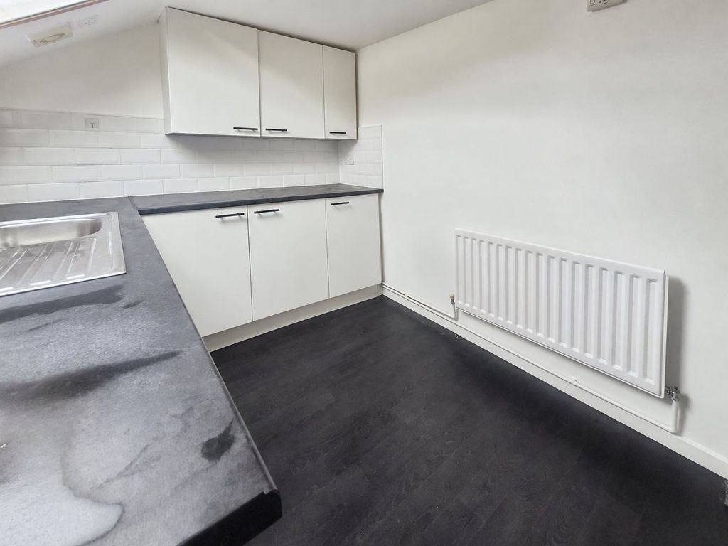 Property photo 2 of 13 Kitchen1