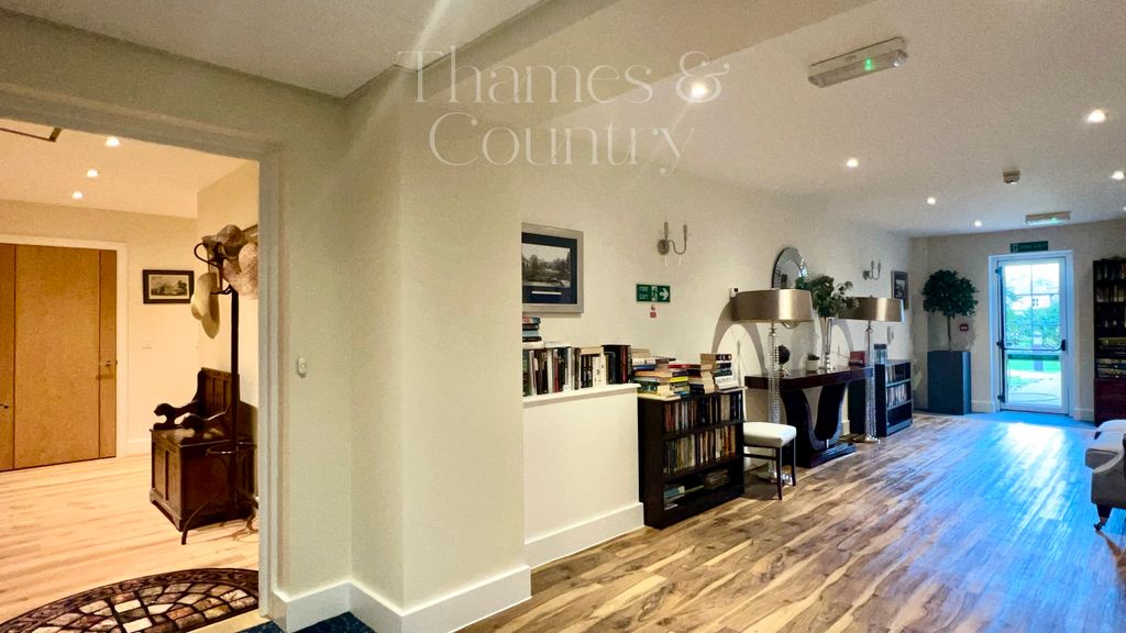 Property photo 3 of 24 Library &amp; Entrance To Flat