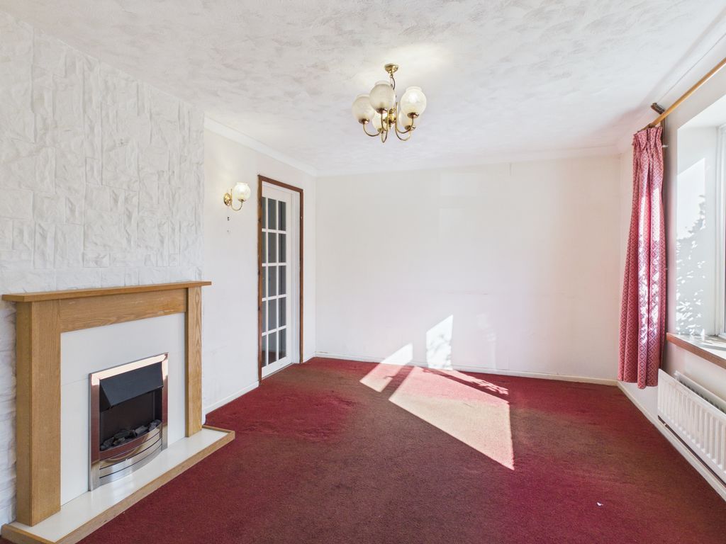 Property photo 3 of 11 Living Room