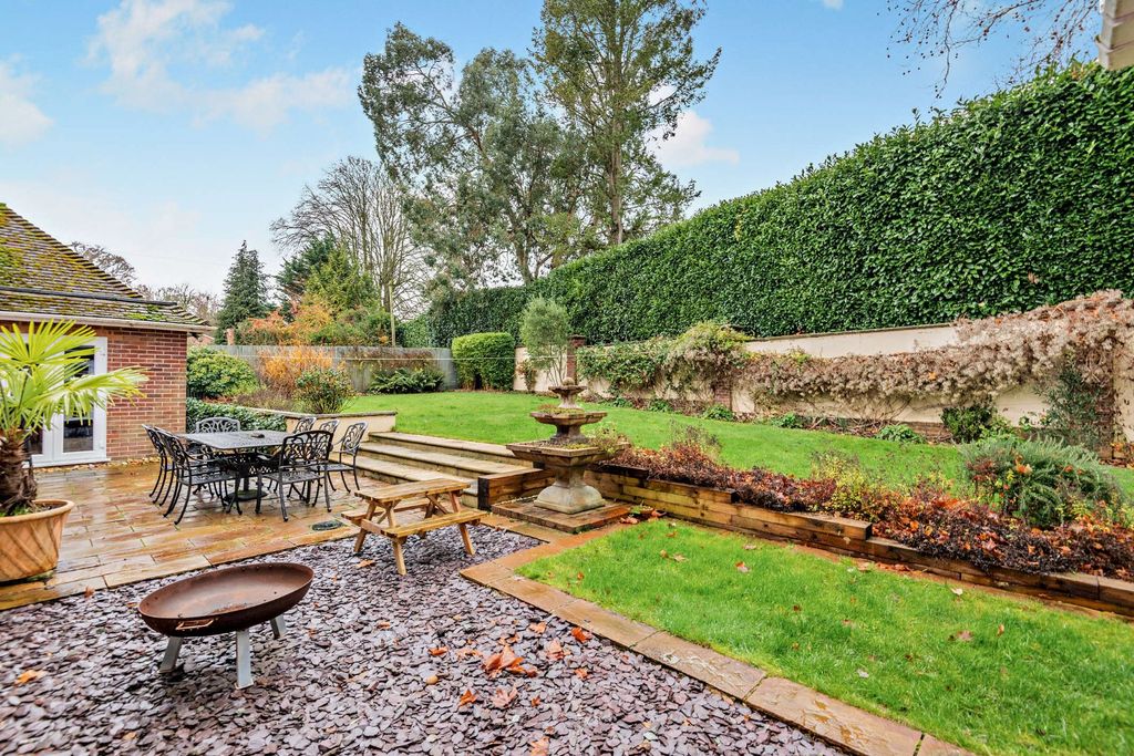 Property photo 2 of 35 Picture No. 15