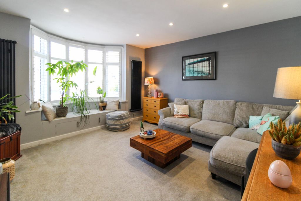 Property photo 2 of 19 Living Room