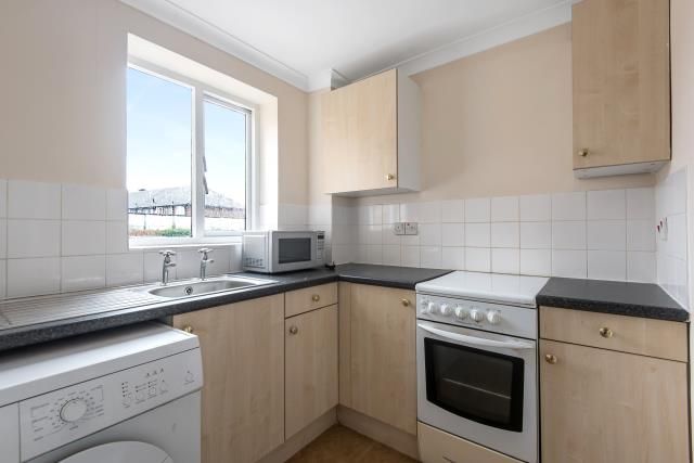 Property photo 2 of 11 Kitchen