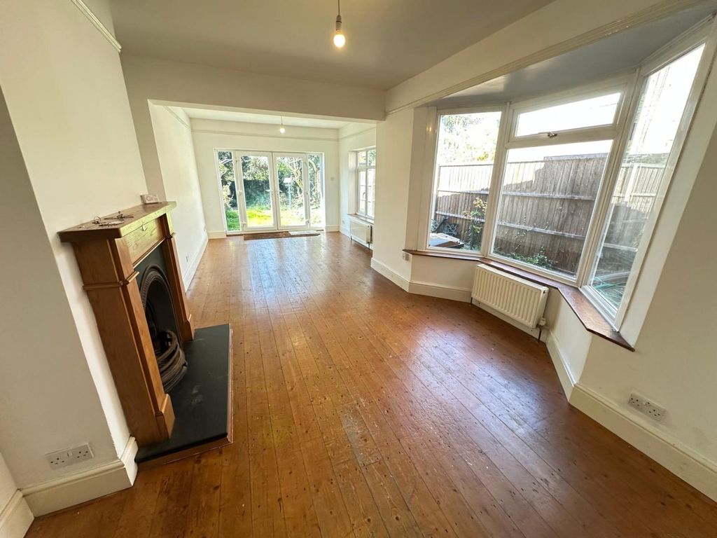 Property photo 3 of 13 2225473