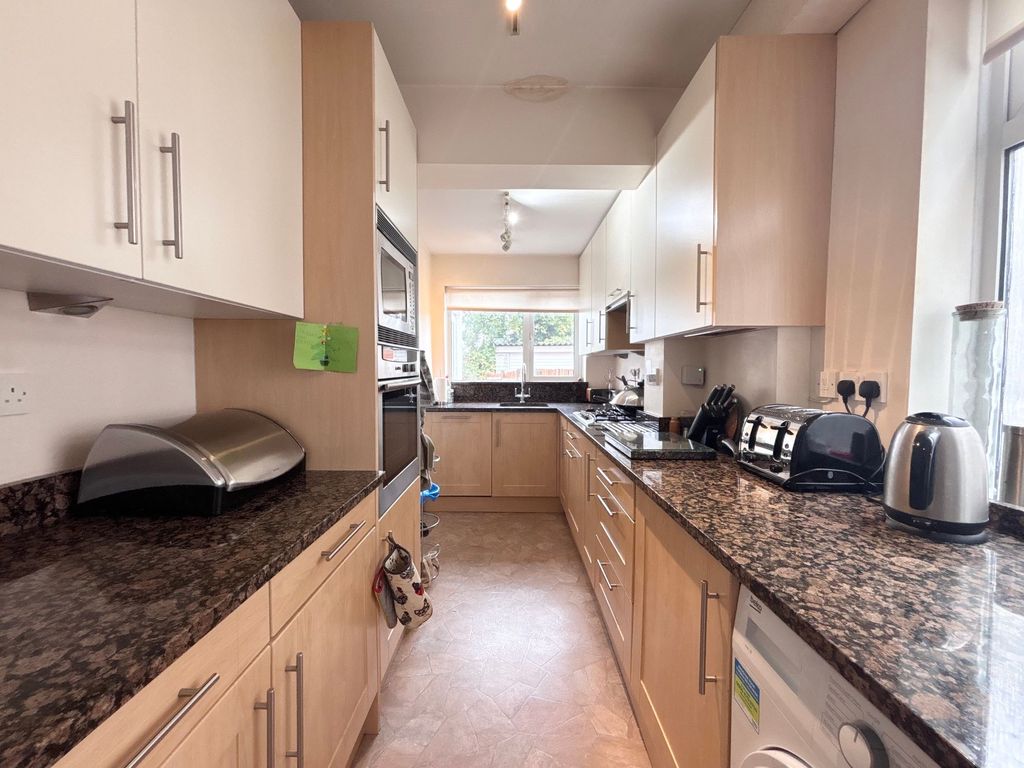Property photo 2 of 20 Kitchen
