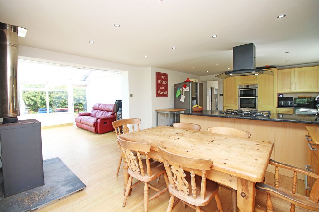 Property photo 2 of 24