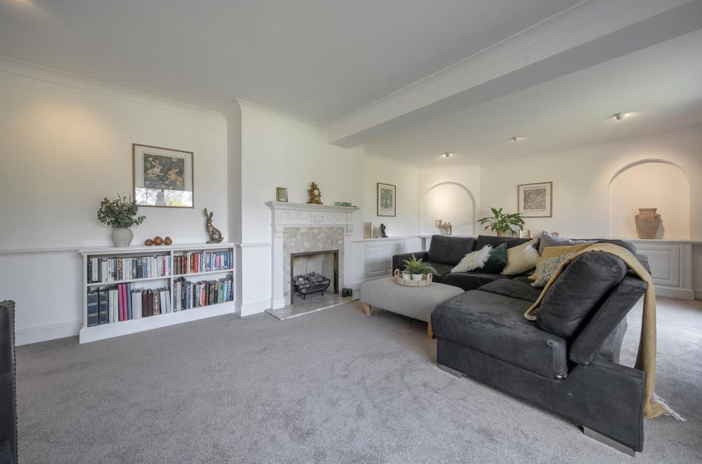 Property photo 2 of 39