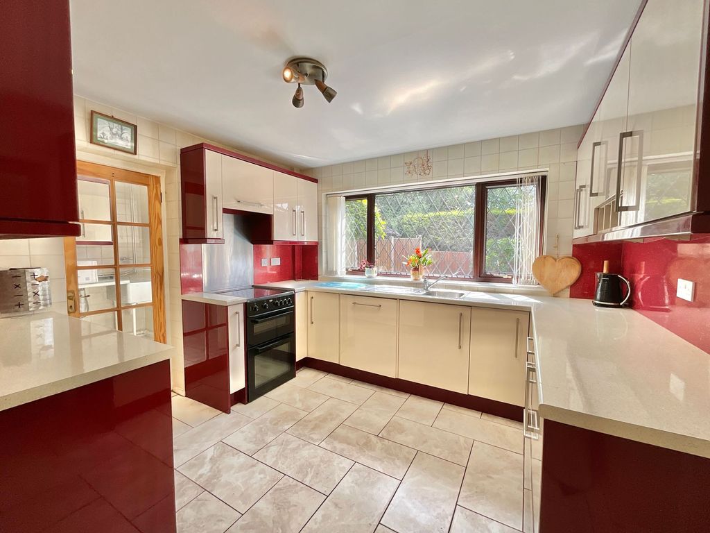 Property photo 2 of 27
