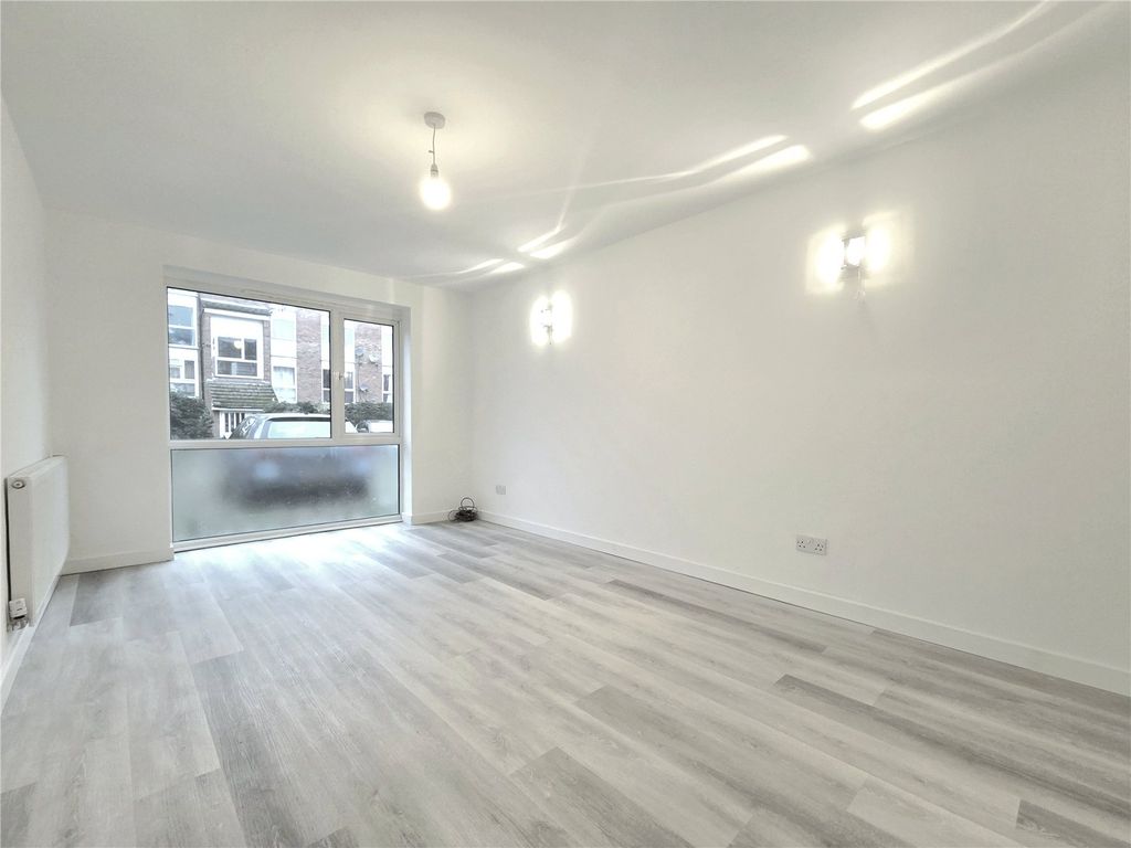 Property photo 3 of 14 Picture No. 15