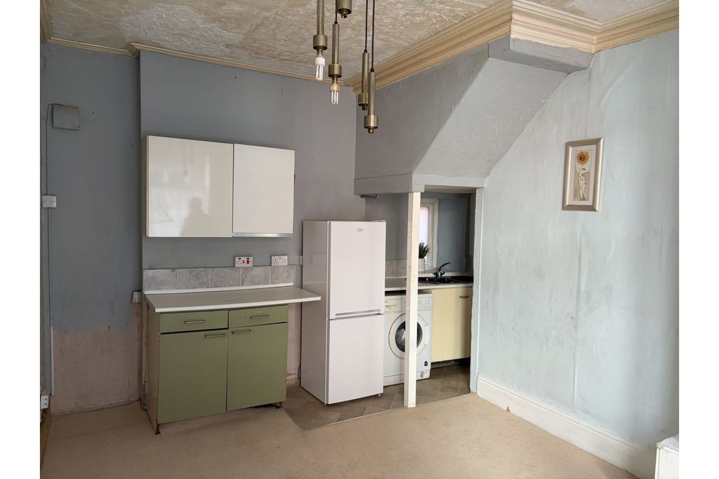 Property photo 3 of 8 Lounge