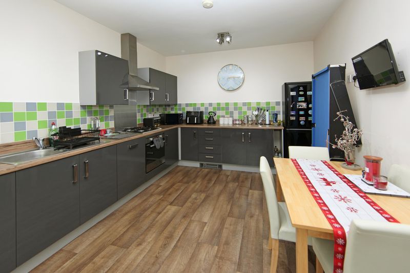 Property photo 3 of 20 Photo 6