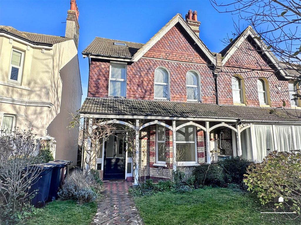 Property photo 1 of 14 01323 438506