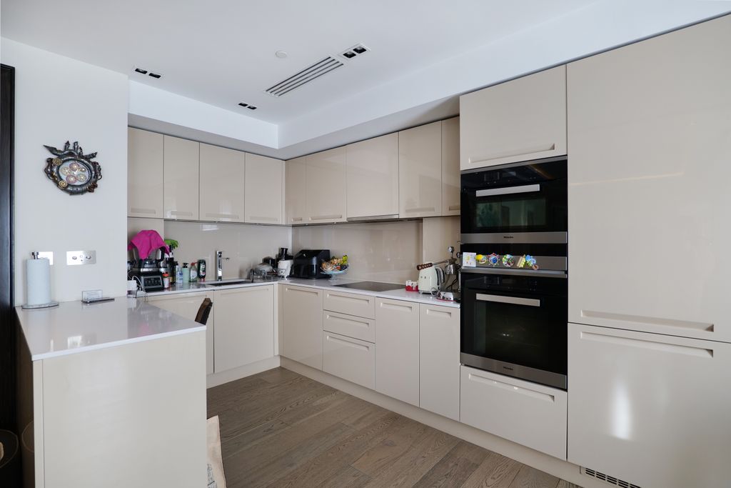 Property photo 3 of 8 Gallery