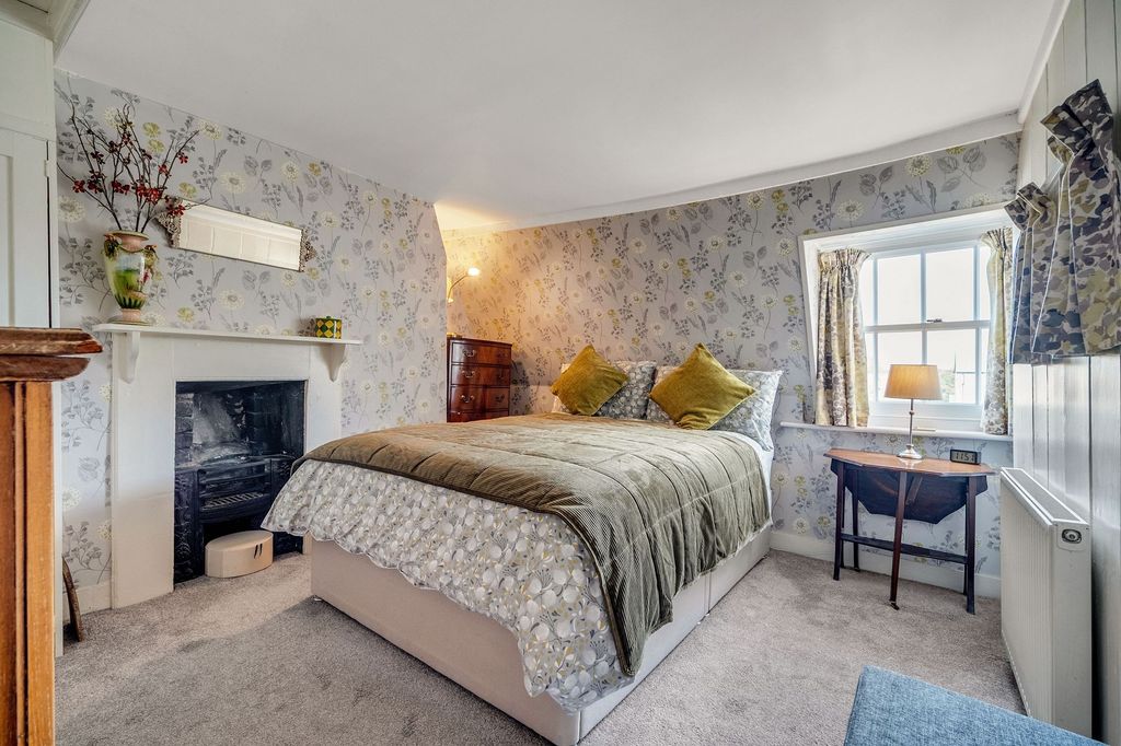 Property photo 3 of 21