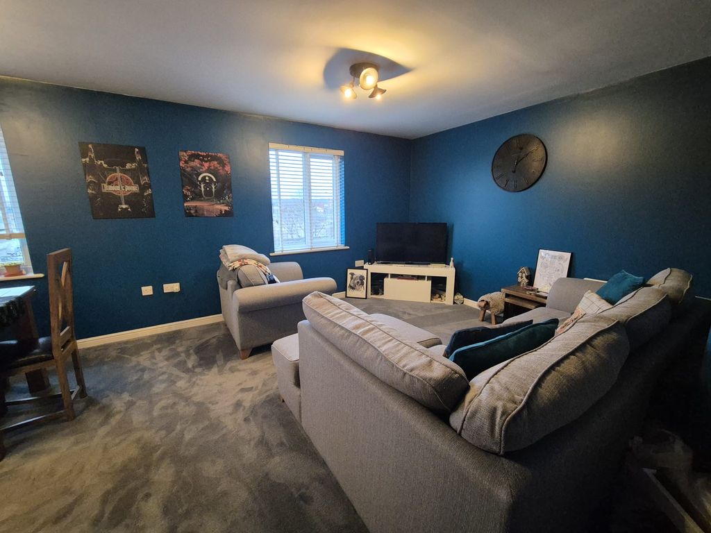 Property photo 2 of 18 Living Room