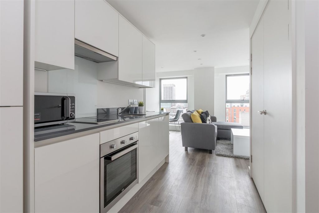 Property photo 2 of 8 Kitchen