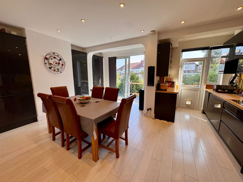 Property photo 3 of 21 90738