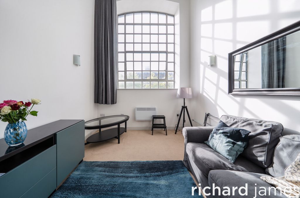 Property photo 3 of 13 A10A13d92Dfe4Ea9A27B7c3673B79878