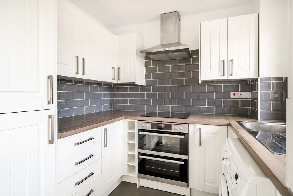 Property photo 3 of 12 1-6A749Fc8E2811-1...