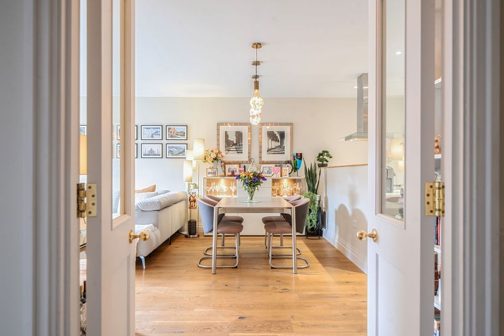 Property photo 2 of 27