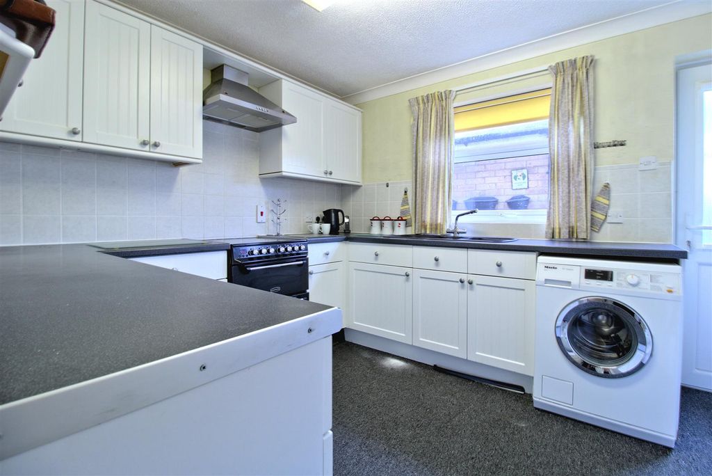 Property photo 2 of 24 Kitchen