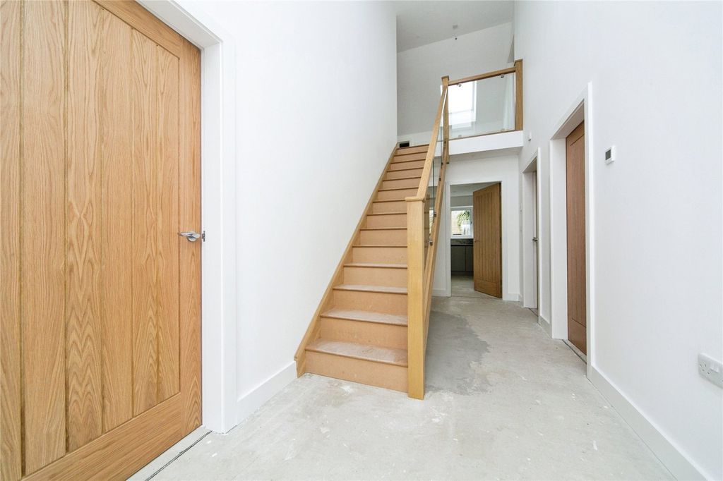 Property photo 2 of 23 Picture No. 35
