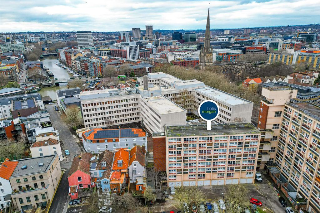 Property photo 1 of 28 17 Underdown House, Guinea Street, Redcliffe, Bris