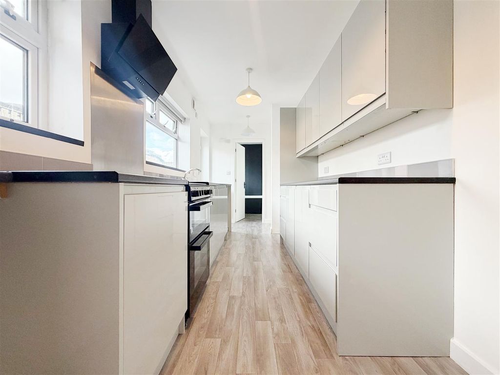 Property photo 2 of 17 Kitchen