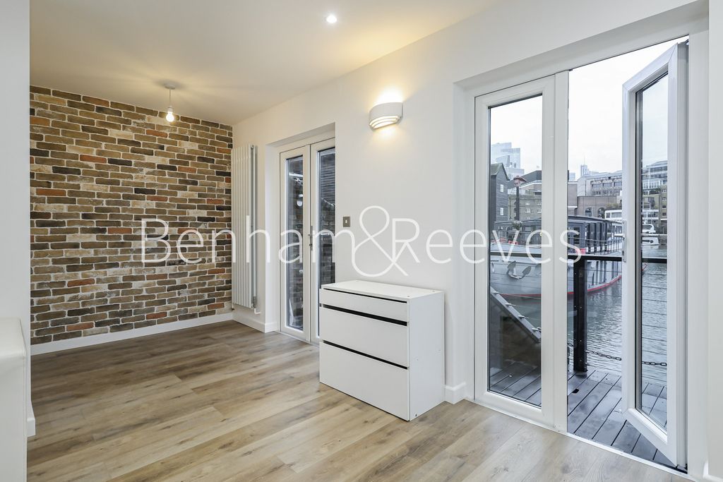 Property photo 3 of 12 Brickwork Walls