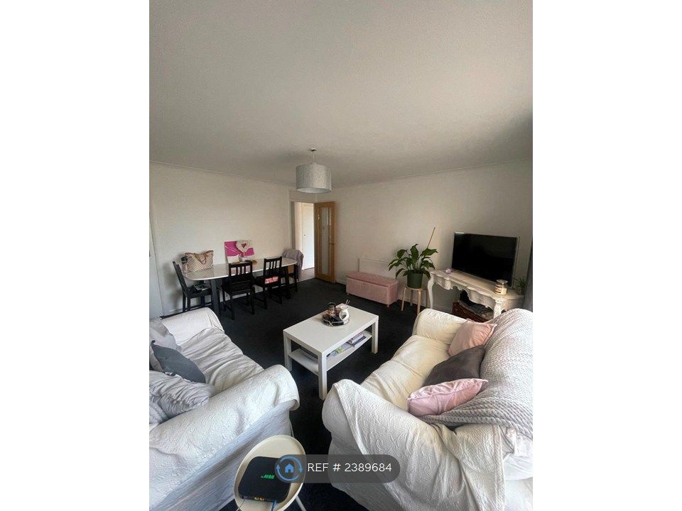 Property photo 3 of 10 Living/Dining Room