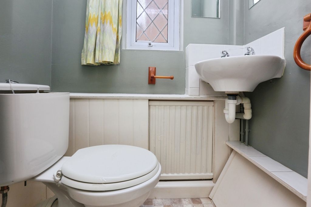 Property photo 2 of 19 Downstair W/C