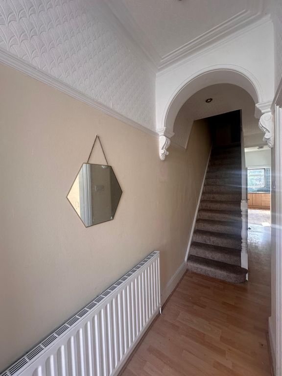 Property photo 2 of 31
