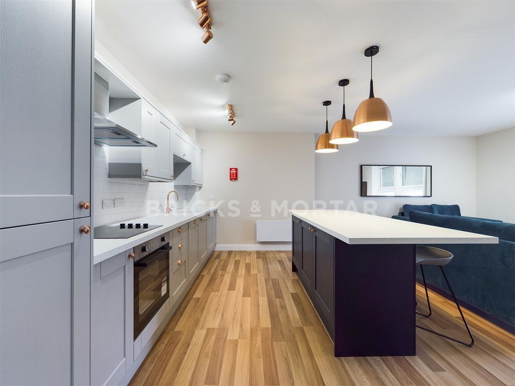 Property photo 2 of 14 1Npuxv1H0Uwpm5Q72M6Pwq.Jpg