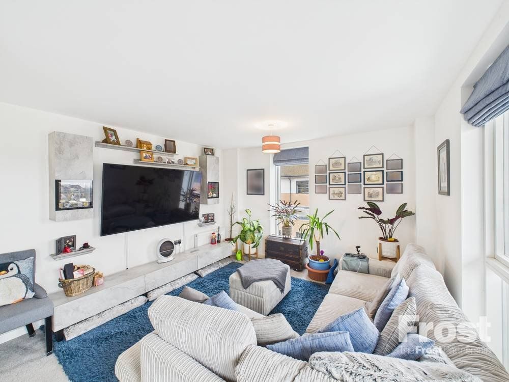 Property photo 2 of 12 Picture No. 11