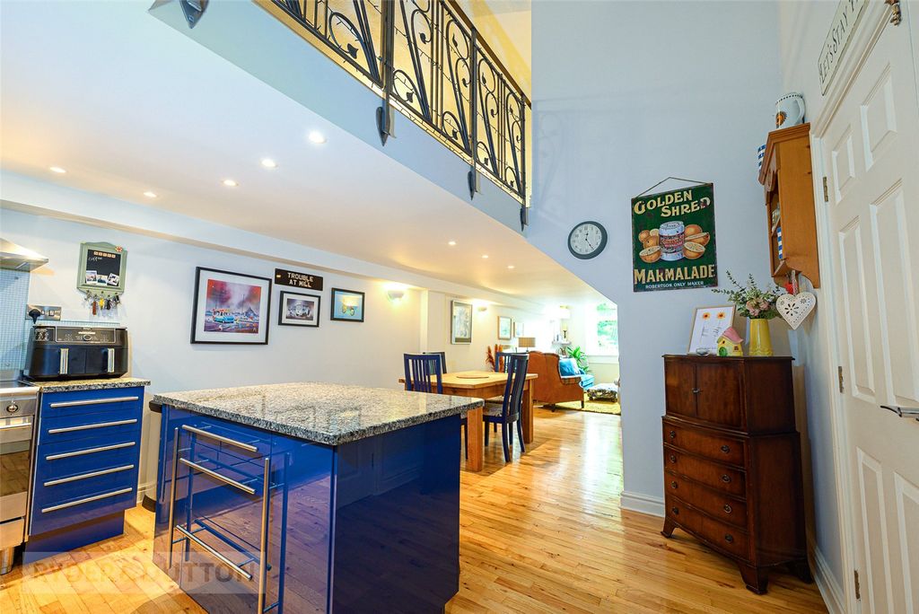 Property photo 1 of 27 Picture No. 11