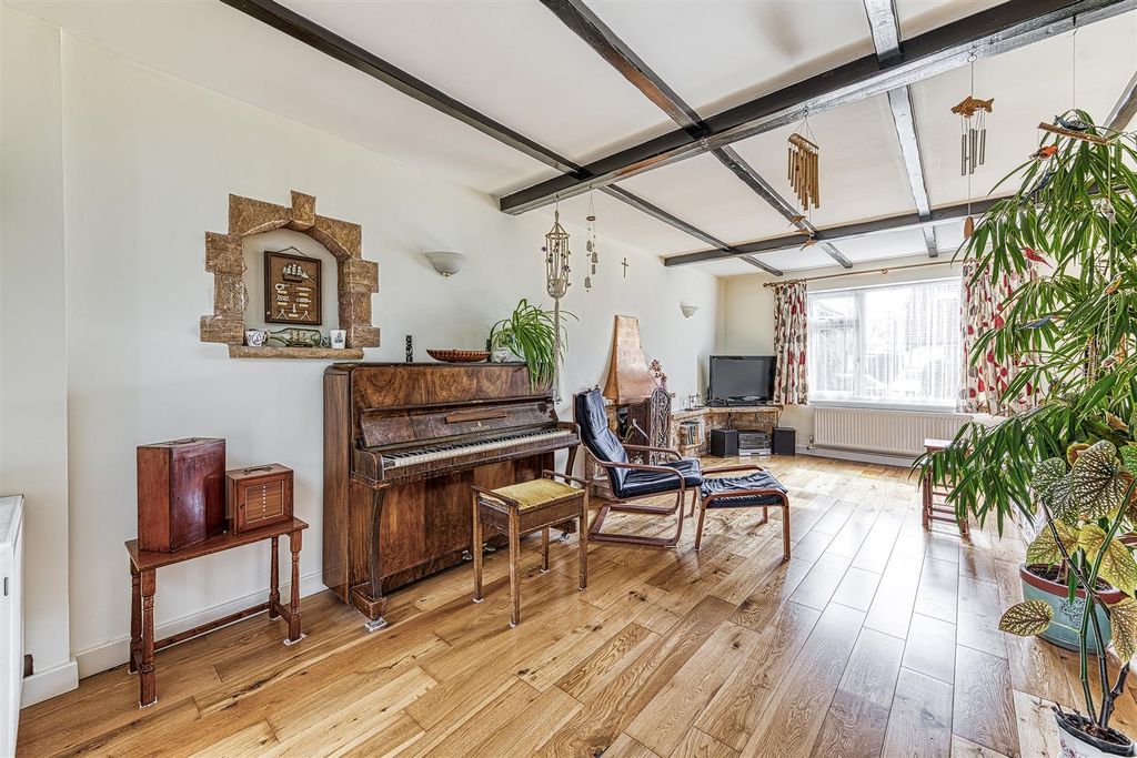 Property photo 3 of 33