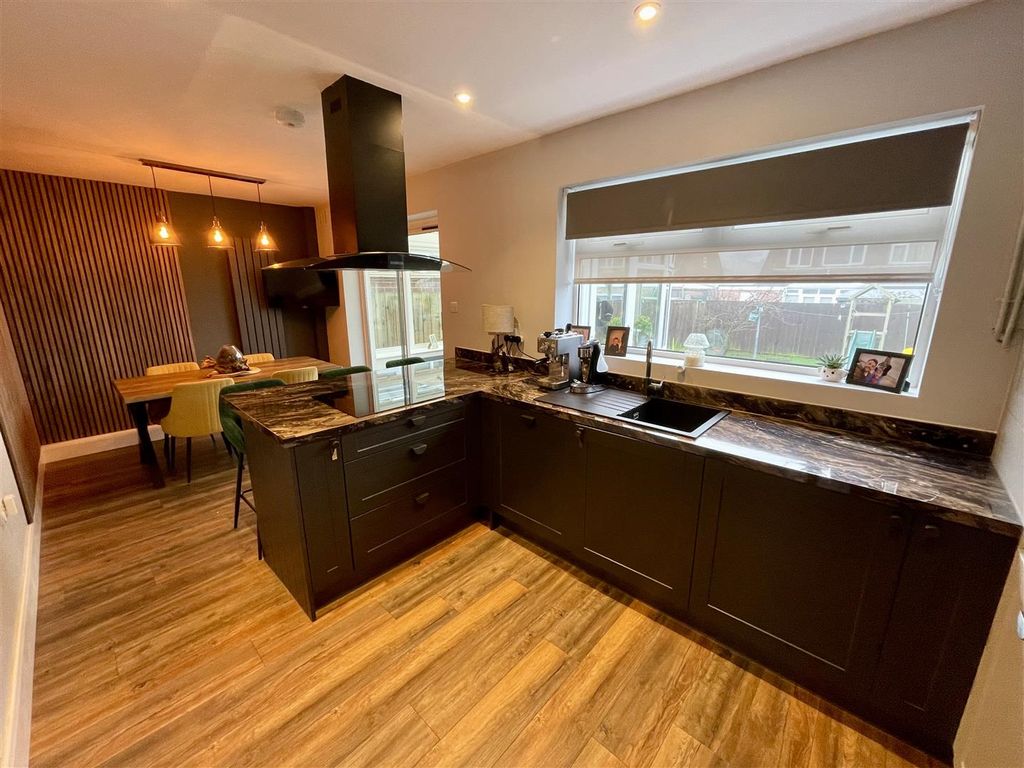 Property photo 3 of 13 Kitchen/Diner