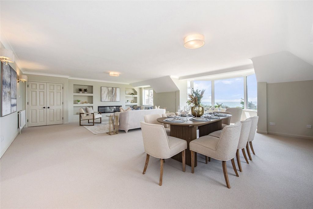 Property photo 1 of 17 Living Room