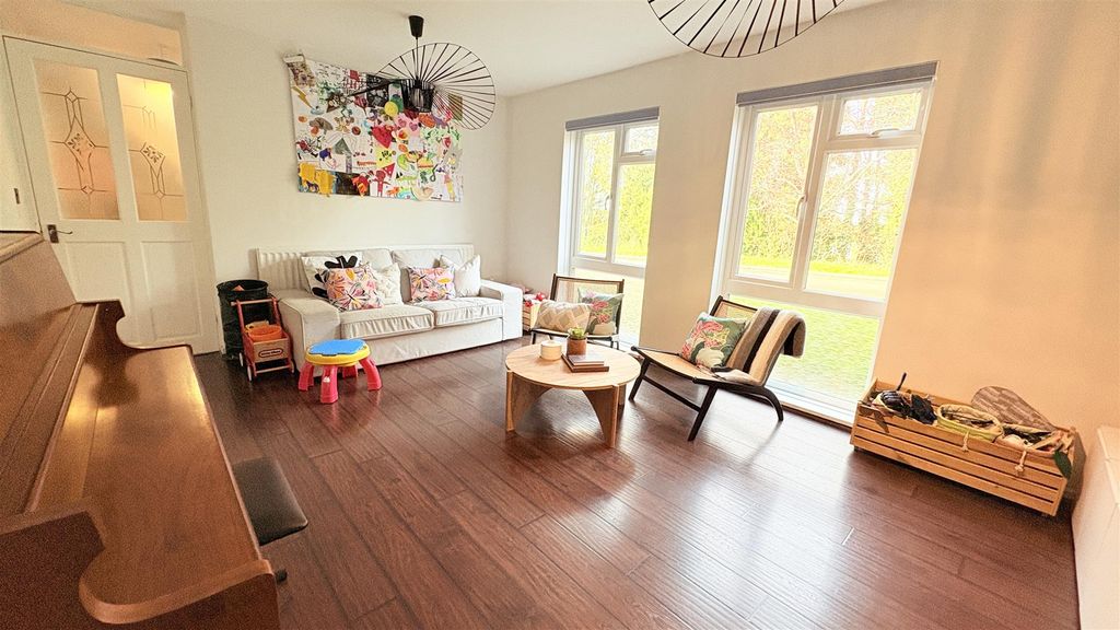 Property photo 3 of 28 Living Room