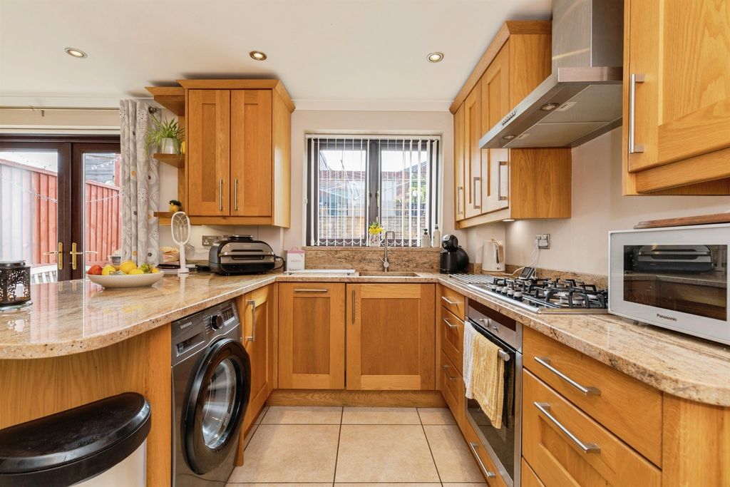 Property photo 3 of 19