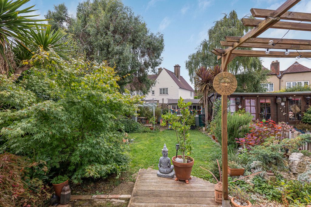 Property photo 2 of 37 Garden (2)